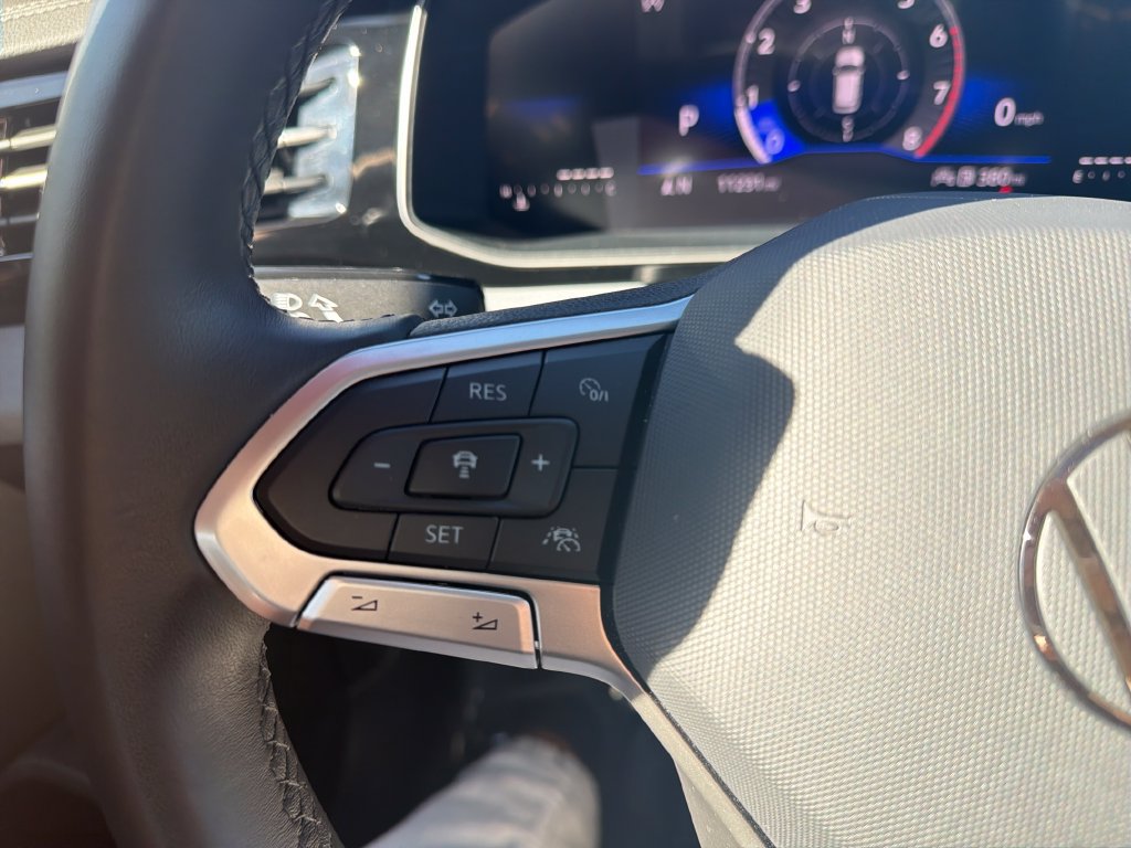 Certified 2025 Volkswagen Jetta SE FWD image 24