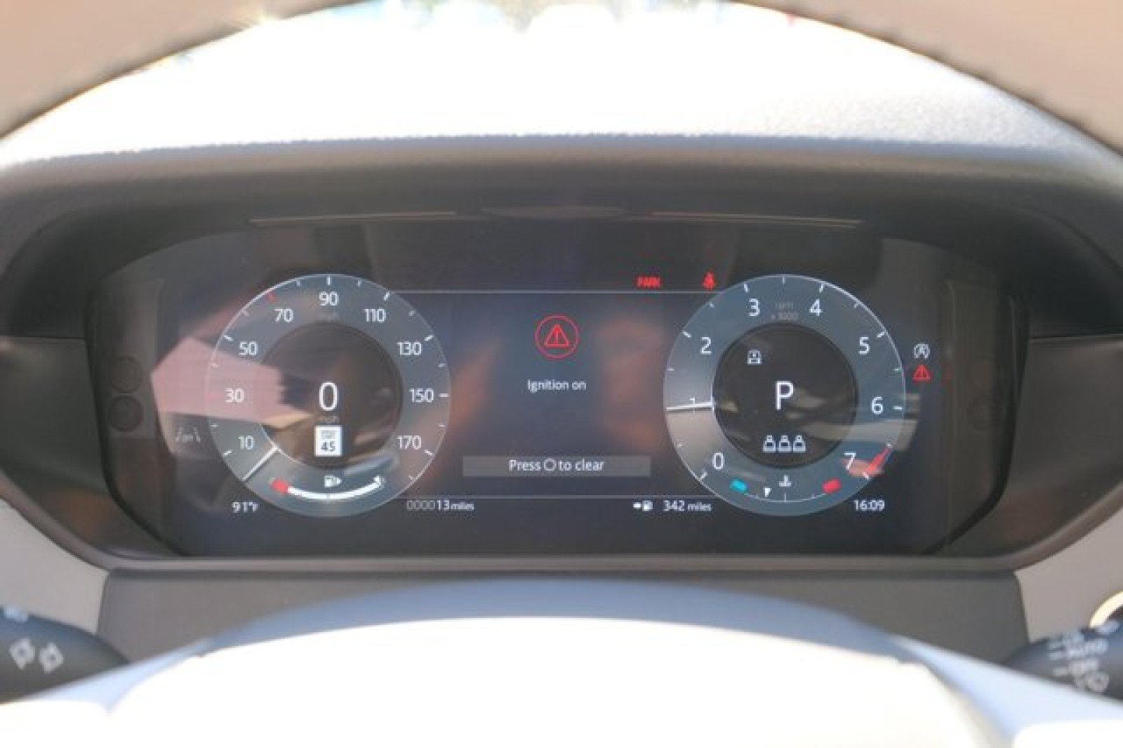 Certified 2025 Land Rover Range Rover Velar Dynamic SE AWD/4WD image 28