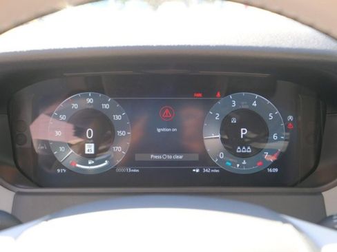 Used 2025 Land Rover Range Rover Velar Dynamic SE AWD/4WD image 28