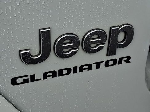 Used 2020 Jeep Gladiator Overland image 29