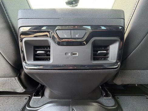 Used 2025 GMC Sierra 1500 AT4 w/ Technology Package AWD/4WD image 8