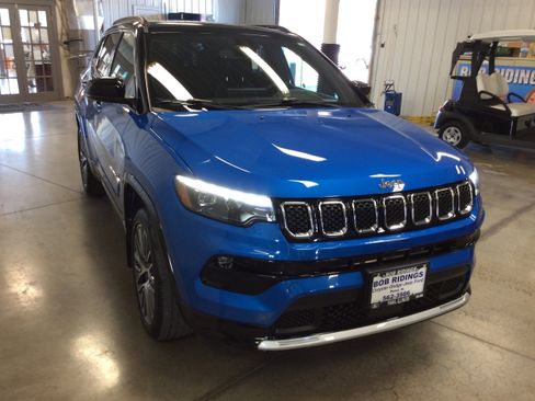 Used 2024 Jeep Compass Limited w/ Elite Group image 8