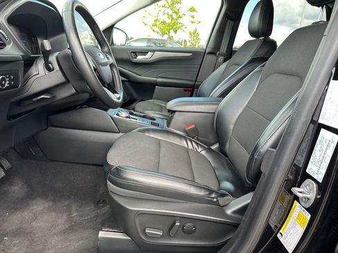 Used 2023 Ford Escape SE image 18