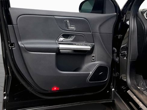 Used 2025 Mercedes-Benz GLA 250 image 21