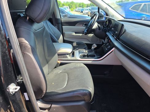 Used 2023 Kia Carnival LX FWD image 11