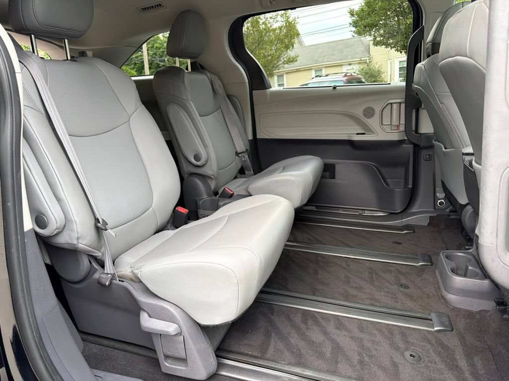 Used 2021 Toyota Sienna XLE AWD/4WD image 28