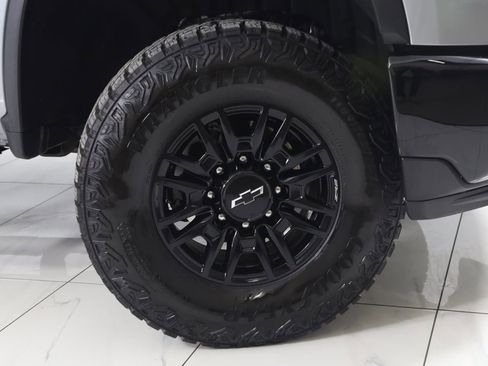 Used 2025 Chevrolet Silverado 2500 ZR2 image 16