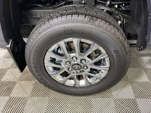 Used 2024 Toyota Tacoma Limited image 9