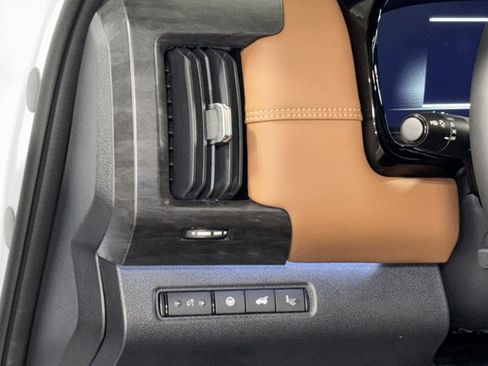 New 2026 Nissan Pathfinder Platinum AWD/4WD image 24