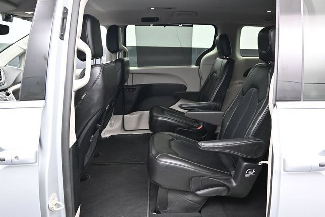 Certified 2024 Chrysler Pacifica Touring-L FWD image 20