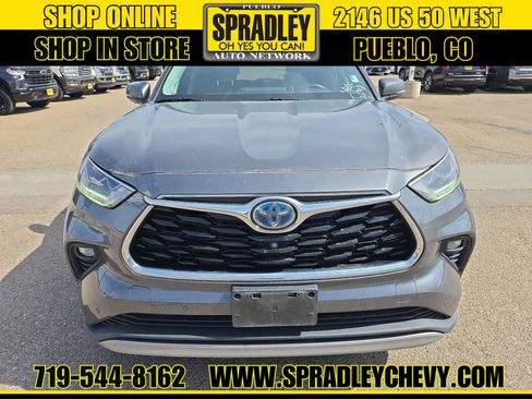 Used 2021 Toyota Highlander Platinum AWD/4WD image 2