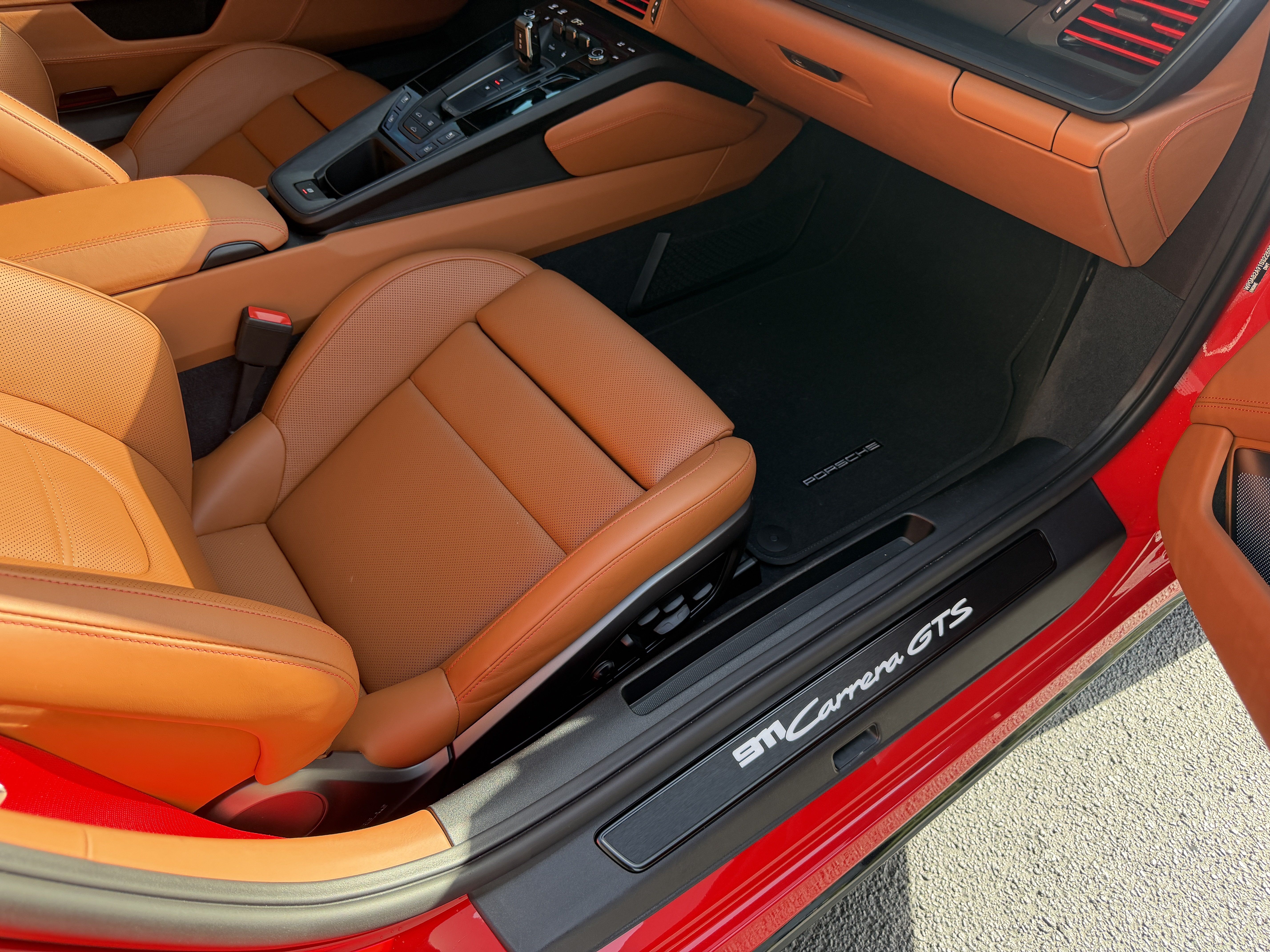 Certified 2025 Porsche 911 Carrera GTS RWD image 17