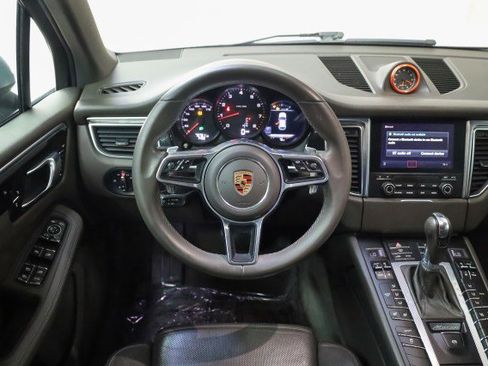 Used 2018 Porsche Macan image 20