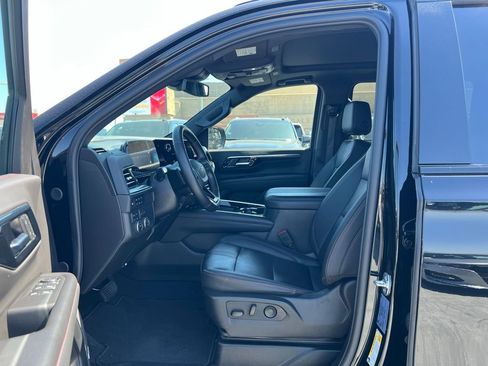 Used 2025 Chevrolet Suburban RST w/ Comfort Package AWD/4WD image 10