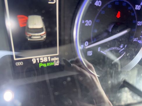 Used 2019 Toyota Highlander Limited image 10