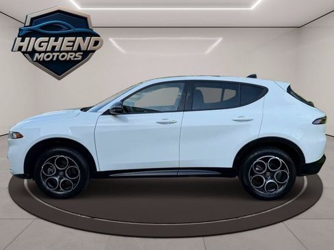 Used 2025 Alfa Romeo Tonale AWD/4WD image 3