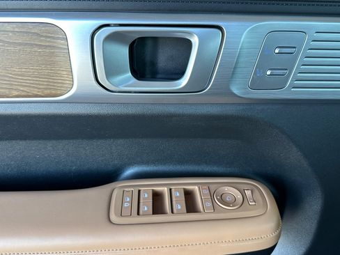 Certified 2025 Hyundai Santa Fe Limited AWD/4WD image 11