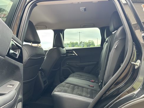 Used 2022 Mitsubishi Outlander SE image 10