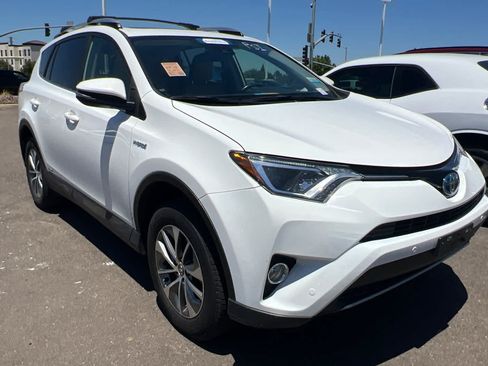 Used 2017 Toyota RAV4 XLE w/ Convenience Package AWD/4WD image 3
