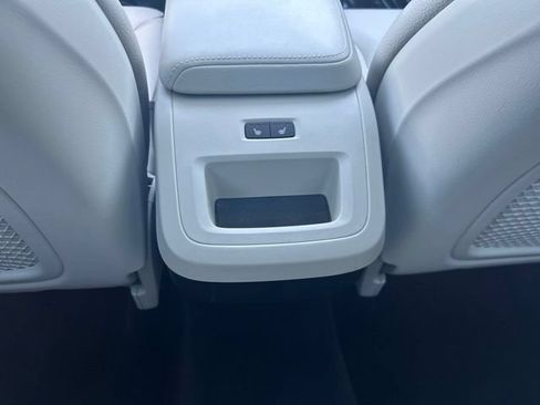 Used 2023 Volvo XC60 B5 Plus w/ Climate Package AWD/4WD image 18