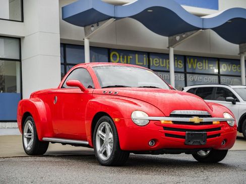 Used 2003 Chevrolet SSR w/ Preferred Equipment Group image 1