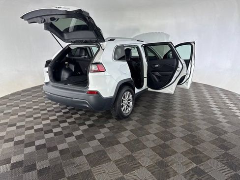 Used 2019 Jeep Cherokee Latitude Plus AWD/4WD image 18