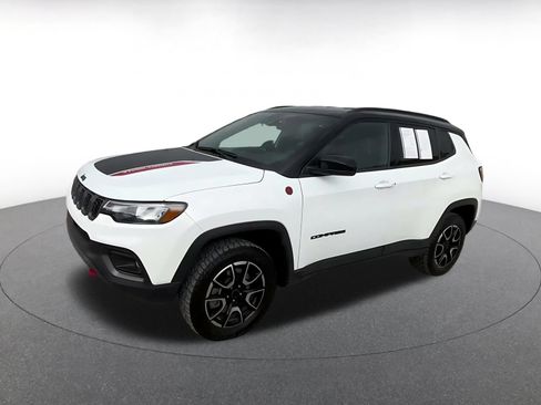 Used 2025 Jeep Compass Trailhawk AWD/4WD image 6