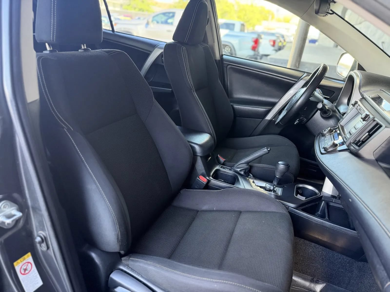 Used 2018 Toyota RAV4 XLE AWD/4WD image 19