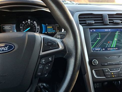 Used 2020 Ford Fusion SE image 22