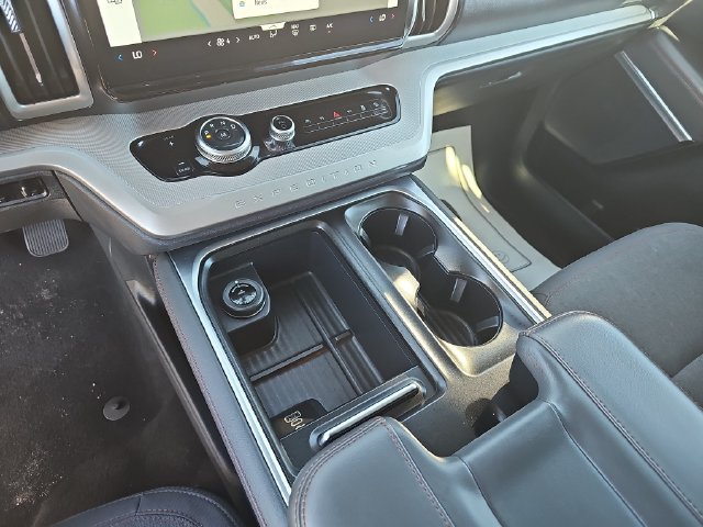 Used 2025 Ford Expedition Max Active AWD/4WD image 30
