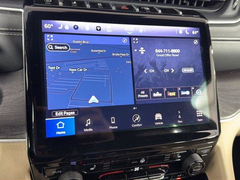 Used 2023 Jeep Grand Cherokee Limited AWD/4WD image 24