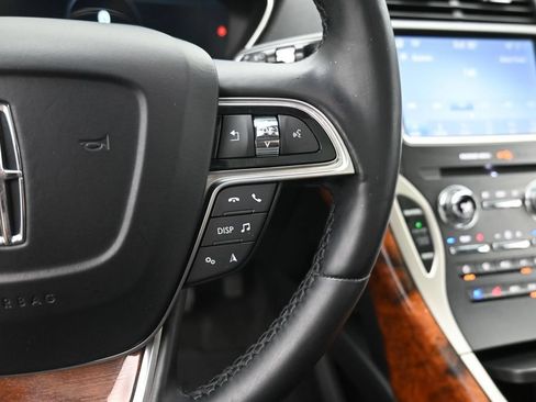 Used 2020 Lincoln Nautilus Reserve AWD/4WD image 6