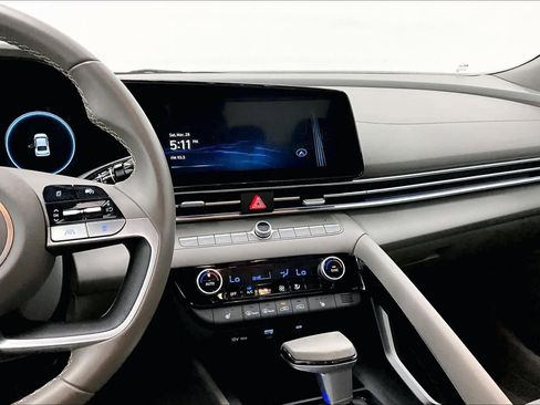 Used 2025 Hyundai Elantra SEL image 7