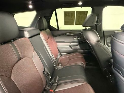 Used 2025 Honda Pilot Black Edition image 46