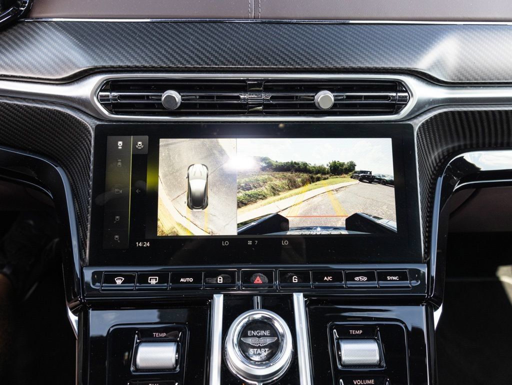 Used 2025 Aston Martin V8 Vantage Coupe RWD image 41
