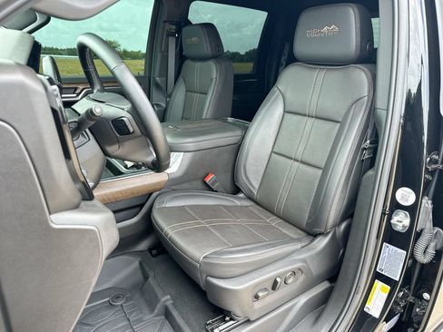 Used 2025 Chevrolet Silverado 2500 High Country w/ Midnight Edition AWD/4WD image 11