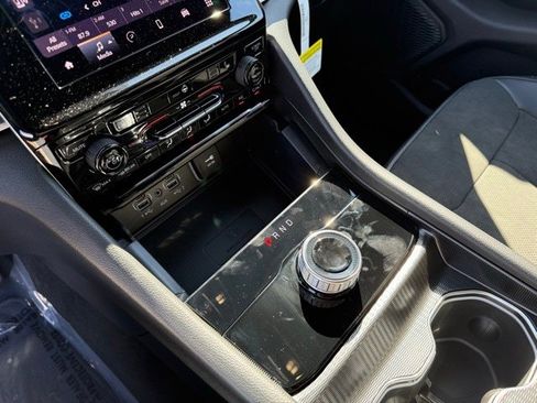 New 2025 Jeep Grand Cherokee Altitude image 17