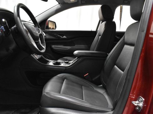 Used 2023 GMC Acadia SLT w/ Preferred Package image 3