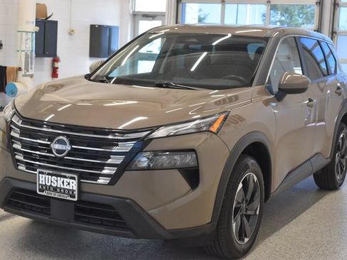 Used 2025 Nissan Rogue SV AWD/4WD image 9