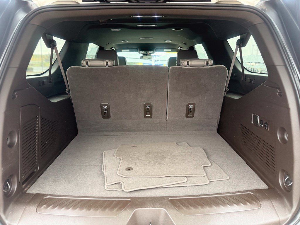 Used 2023 GMC Yukon XL SLT w/ SLT Luxury Package RWD image 16
