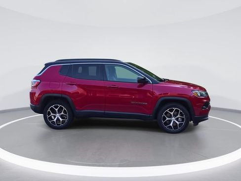 Used 2024 Jeep Compass Limited AWD/4WD image 9