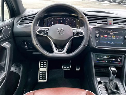 Used 2023 Volkswagen Tiguan SEL R-Line image 17