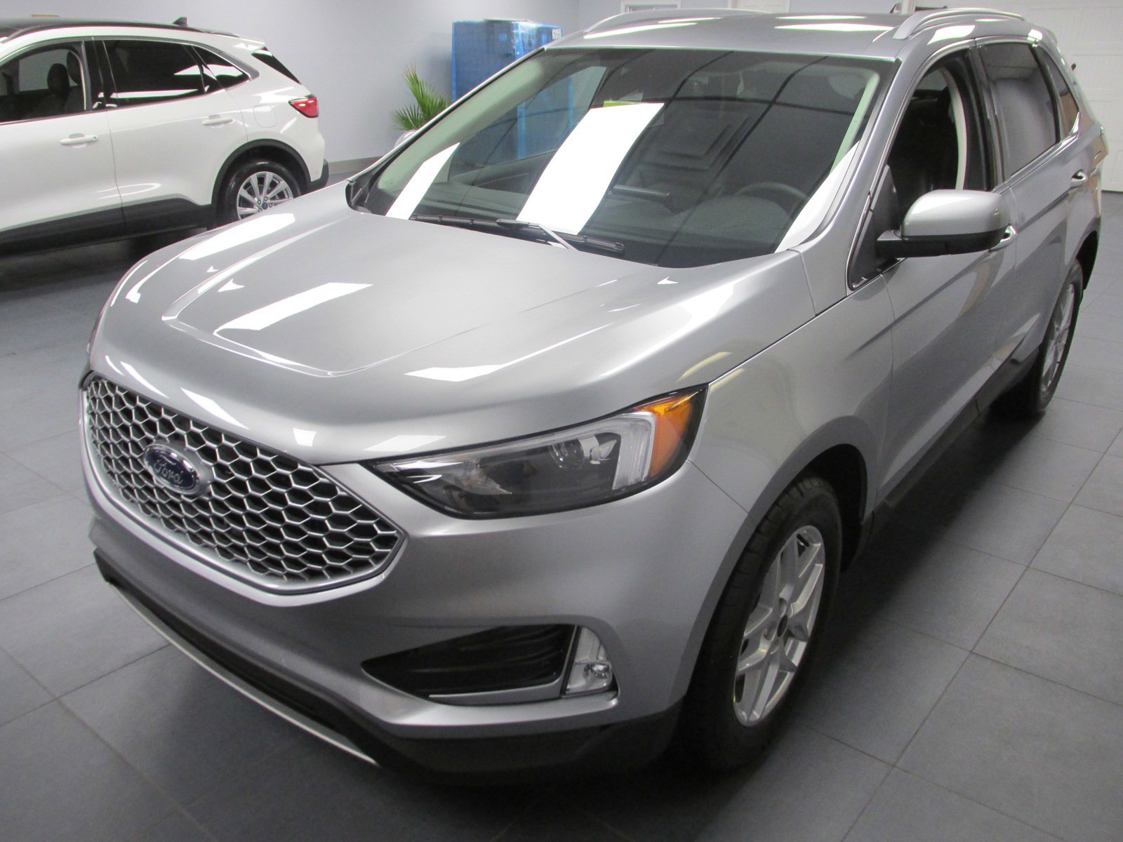 New 2024 Ford Edge SEL w/ Convenience Package AWD/4WD image 1