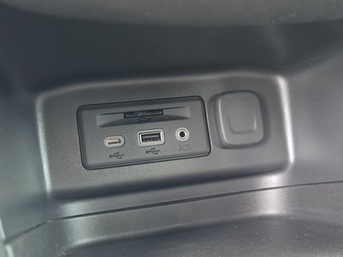 Used 2023 Chevrolet Equinox RS w/ RS Leather Package FWD image 31