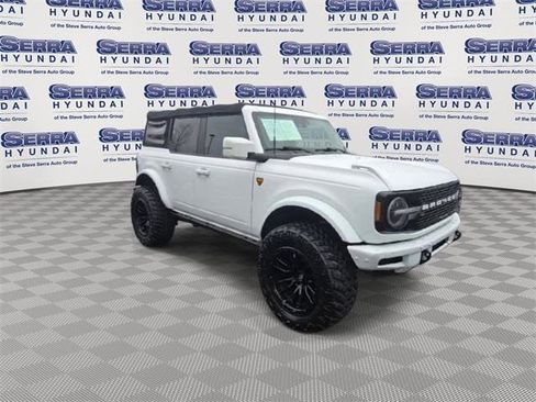 Used 2021 Ford Bronco Badlands image 2