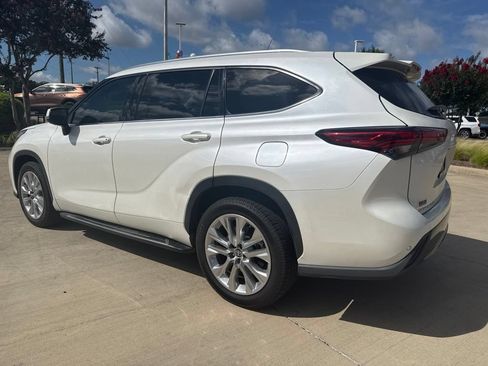 Used 2020 Toyota Highlander Limited FWD image 8