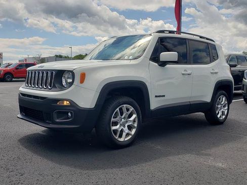 Used 2017 Jeep Renegade Latitude w/ Popular Equipment Group AWD/4WD image 8