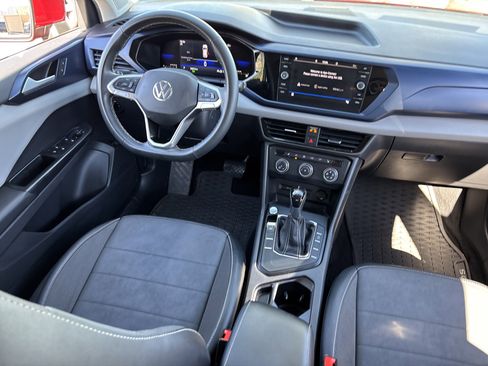 Used 2022 Volkswagen Taos SE image 13