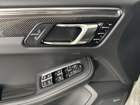 Certified 2025 Porsche Macan GTS image 34