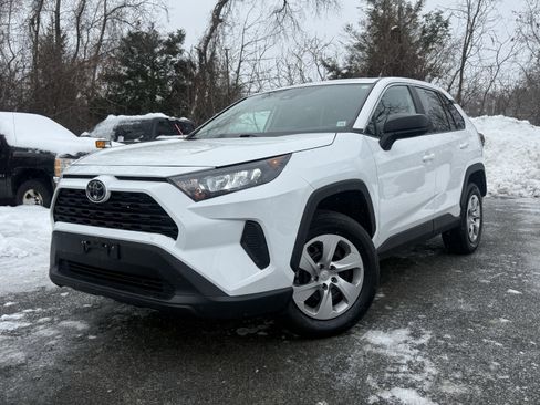 Used 2022 Toyota RAV4 LE image 1